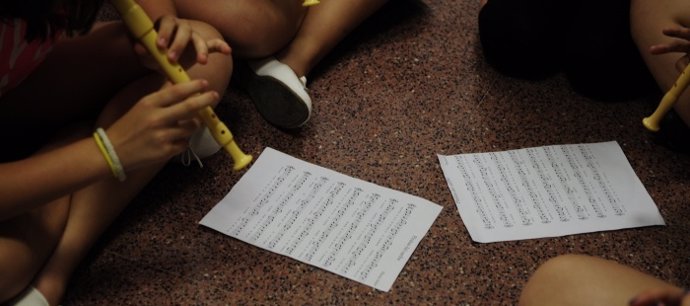 Música, partitura, flautas, clases, alumnos