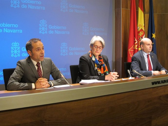 Juan Luis Sánchez de Muniáin, Lourdes Goicoechea y Javier Morrás.