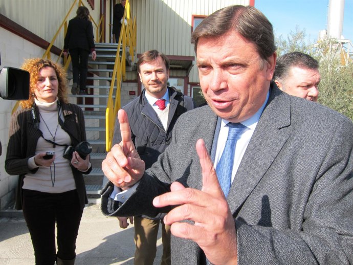 El consejero andaluz Luis Planas, hoy ante los periodistas