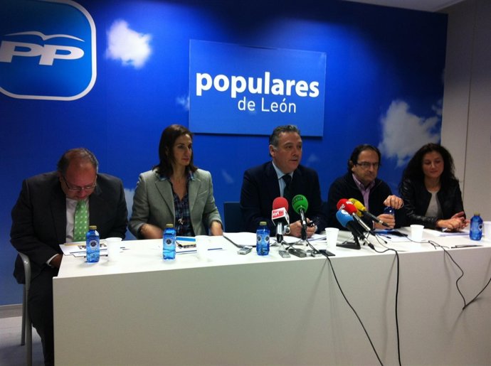 Fernández, Miguélez y Prada y  Luis Aznar y Silvia Franco
