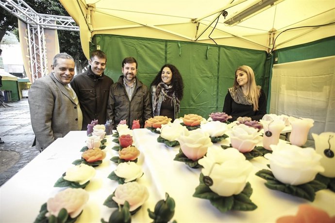 Medina (i) durante la visita a la Feria