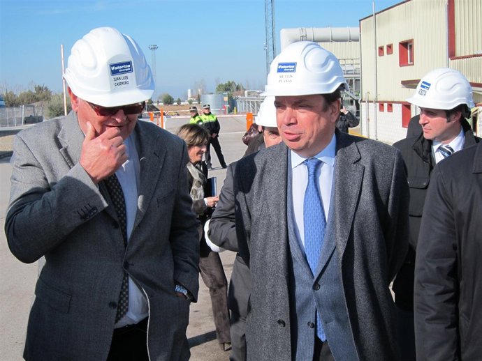 El consejero andaluz Luis Planas, en la planta de Valoriza Energ&#237;a