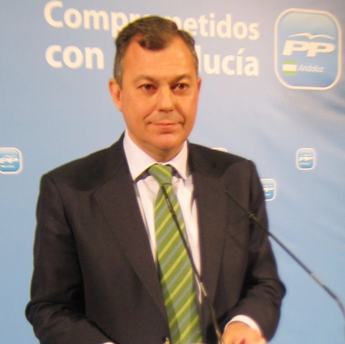 El secretario general del PP-A, José Luis Sanz, en rueda de prensa