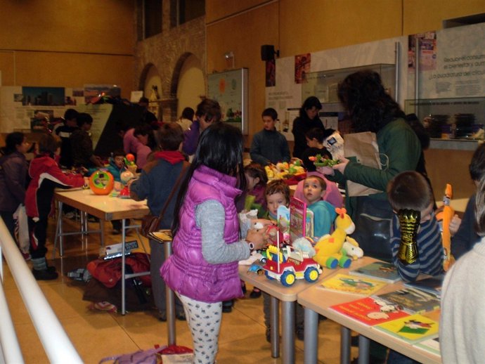 Mercadillo de intercambio de juguetes en el Museo de Eduación Ambiental.
