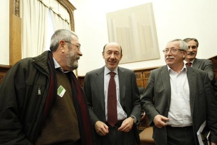 Rubalcaba se reúne con Toxo y Méndez