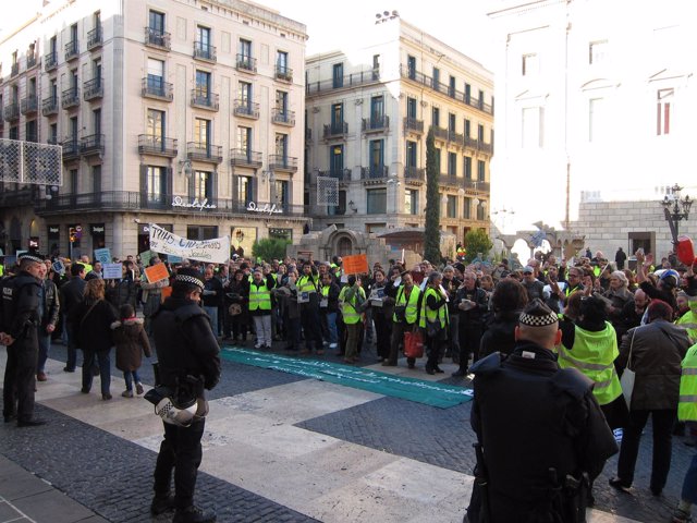 Protesta De Parcs I Jardins De Barcelona Ante El Ayto.