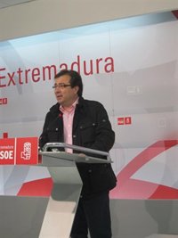 Vara critica el "debate ficticio" sobre la extra y dice que los extremeños están en situaciones "más complicadas"