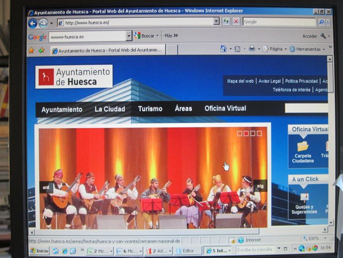 Portal del Consistorio oscense