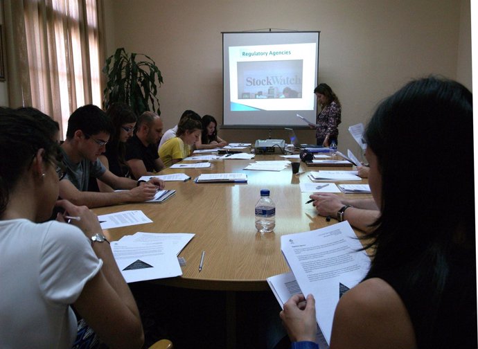 Alumnos Del Curso De La Universidad De Zaragoza Durante Una Sesión En Inglés