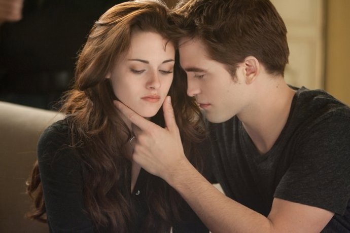 Robert Pattinson y Kristen Stewart en Amanecer 2