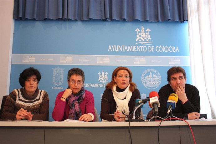 Concejales de PSOE e IU y sindicalistas informan sobre el Imdeec