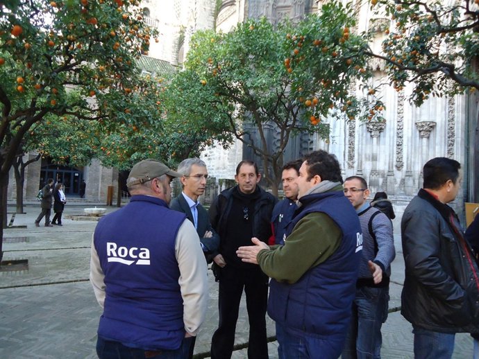 Encuentro del alcalde de Utrera con plantilla de Roca