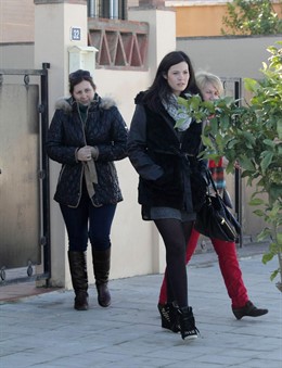 Jessica Bueno a la salida de la casa en venta