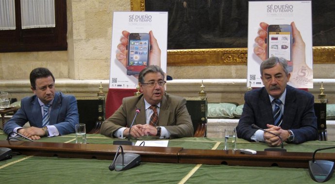 Zoido en la presentación de la nueva aplicación de Tussam