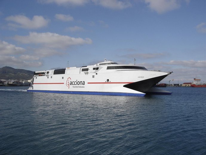 Ferry de Acciona en el Estrecho de Gibraltar