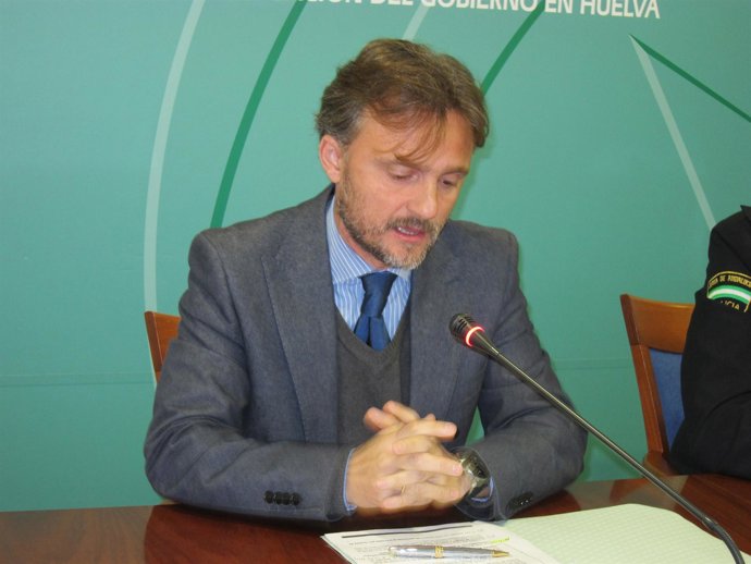 El delegado de la Junta en Huelva, José Fiscal, en rueda de prensa.