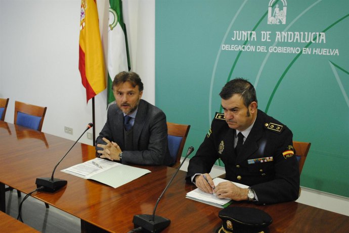 El delegado de la Junta, José Fiscal, junto a Juan León. 