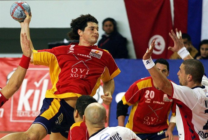 Alberto Entrerríos con la selección española de balonmano en Mundial Túnez 2005