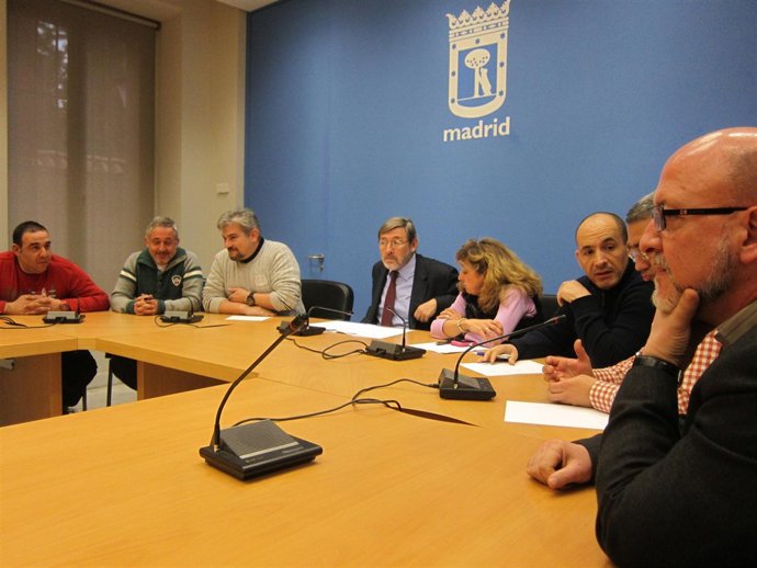 Lissavetzky con delegados sindicales en el Samur