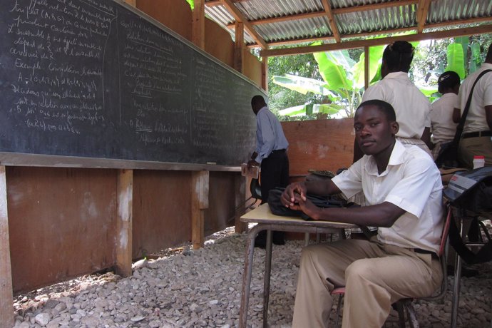 Escuelas Provisionales En Haití Tras El Terremoto (Jacmel)