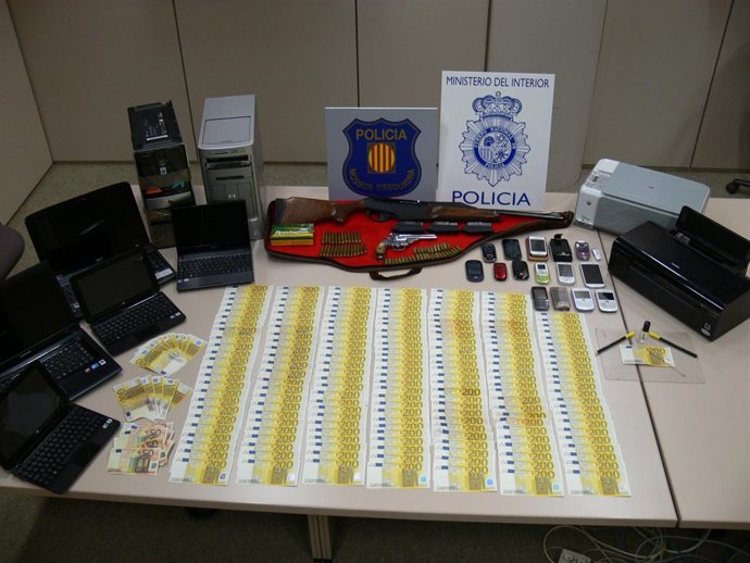 Incautación de billetes de 200 falsificados