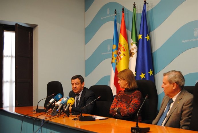 José Loaiza, presidente de la Diputación, en rueda de prensa
