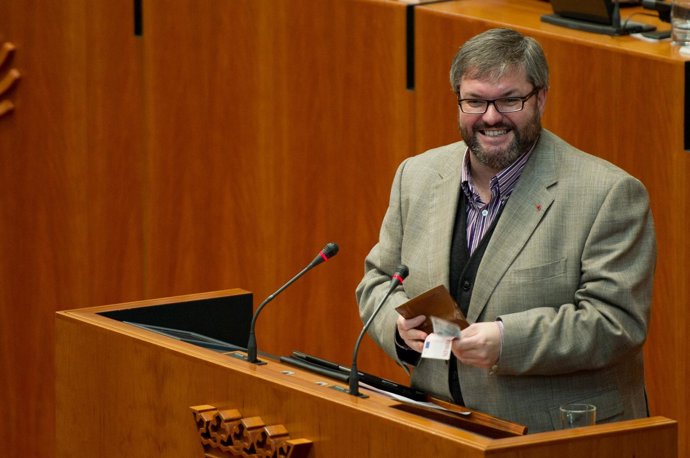 Víctor Casco, Parlamento de Extremadura