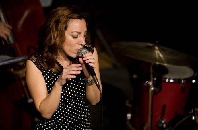 El trío de jazz de Elena Martín interpreta temas de Ellington en el Ateneo