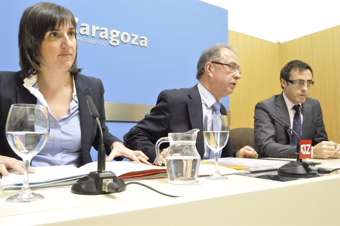 El vicealcalde de Zaragoza, Fernando Gimeno, y los consejeros Ranera y Cavero.