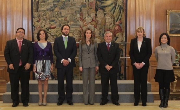 Imagen de la Princesa de Asturias con miembros de FEDER, ASEM y Fundación Gemio