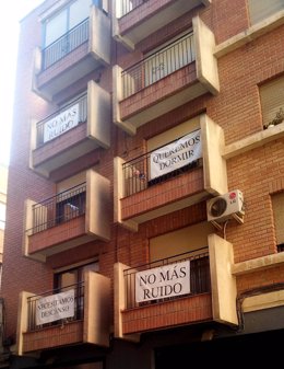 Carteles 'No más ruido'