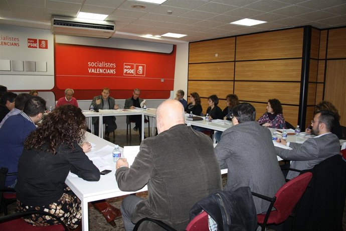 Orendo en la reunión con alcaldes y portavoces socialistas de la Comunitat.