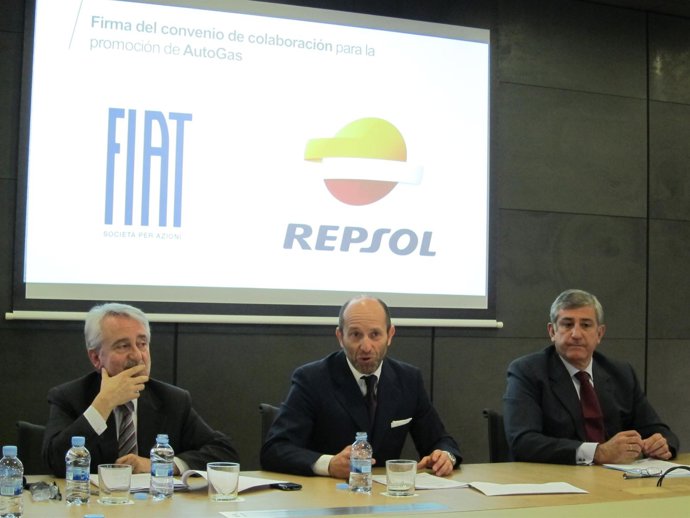 Firma de acuerdo entre Fiat y Repsol