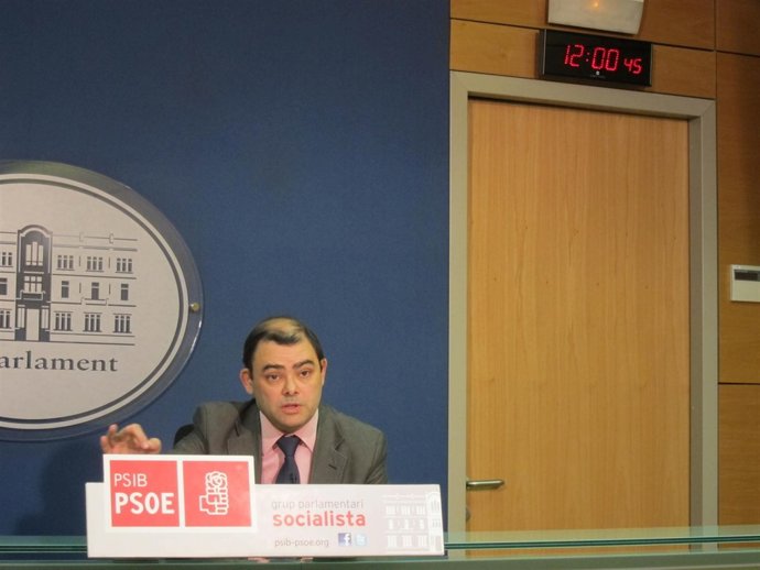 Cosme Bonet en rueda de prensa