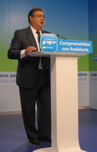 Zoido: "Felicito a la Junta si es capaz de cumplir con el objetivo de déficit porque es la obligación que tiene"