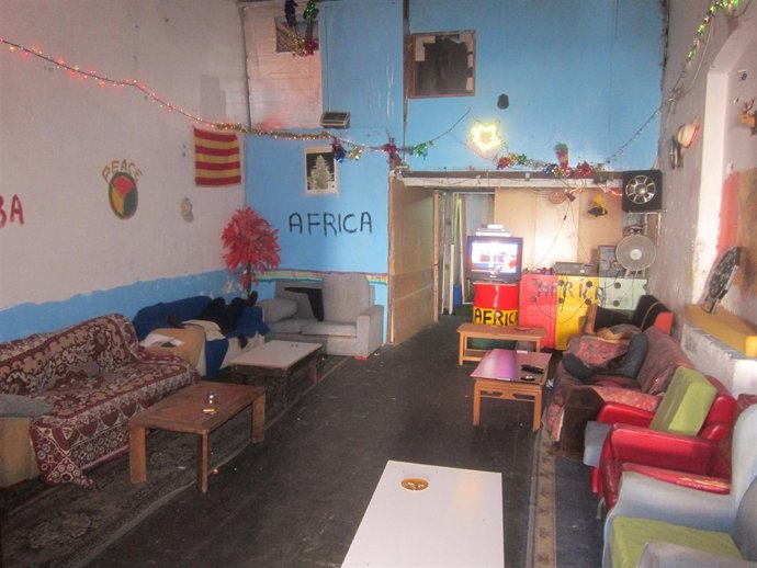 'Discoteca' Del Asentamiento De Inmigrantes En Una Nave Industrial Del Poblenou
