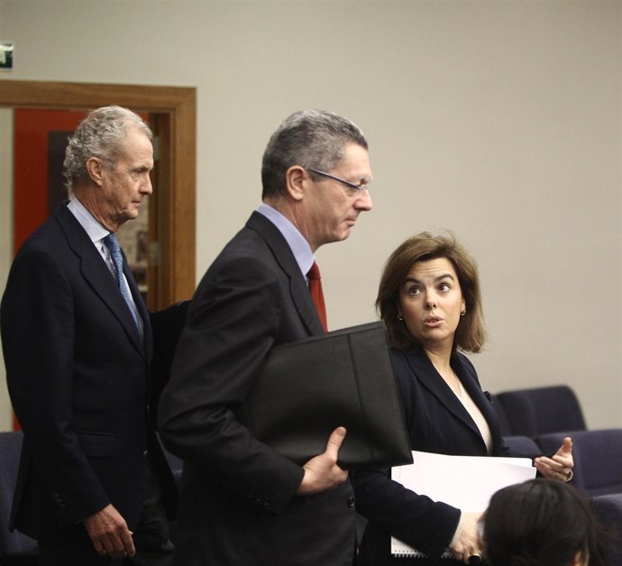 Soraya Sáenz de Santamaría con Alberto Ruiz Gallardón y Pedro Morenés