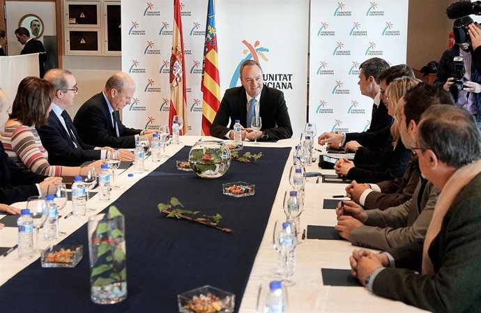 Reunión del presidente Fabra y Máximo Buch con el sector turístico en Alicante