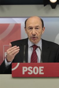 Rubalcaba cree que hay que intentar dialogar con Cataluña y avisa a Mas de que la declaración es "una vía sin salida"