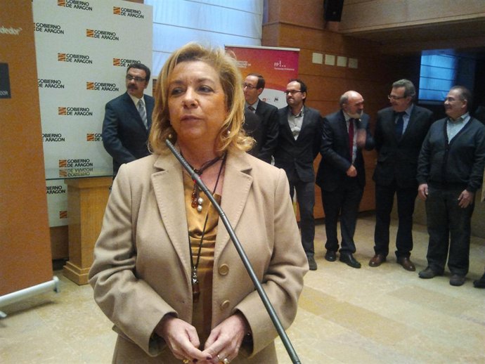 Consejera de Educación de Aragón, Dolores Serrat