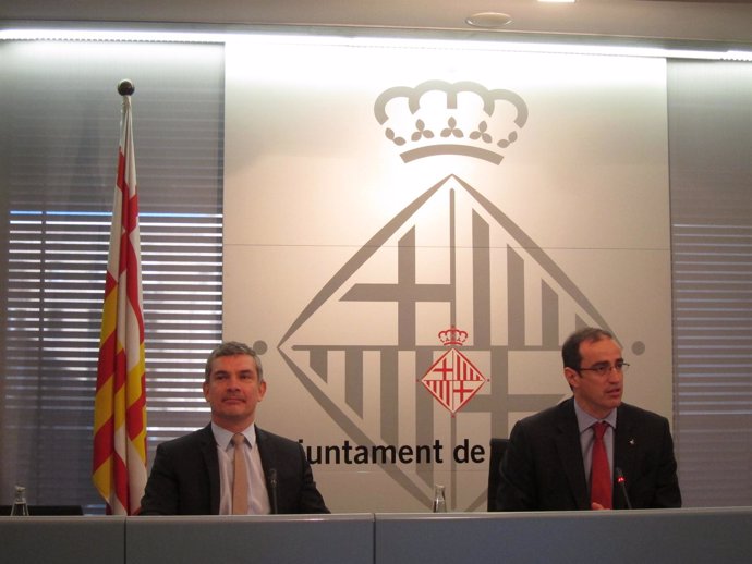 El gerente adjunto de Hábitat Urbano, A.Civit, y el teniente de alcalde A.Vives