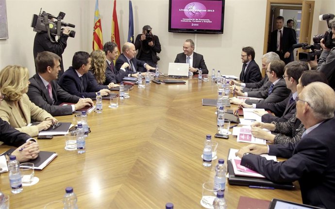 Fabra preside reunión con Buch y equipo de Economía, Industria, Turismo y Empleo