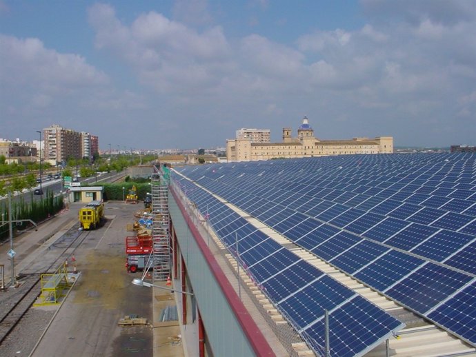 Placas solares en los talleres de FGV en Av. Hermanos Machado