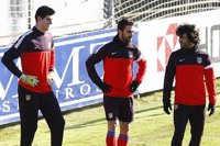 Fútbol.- Simeone ofrece una lista de 20 jugadores con Adrián y Tiago