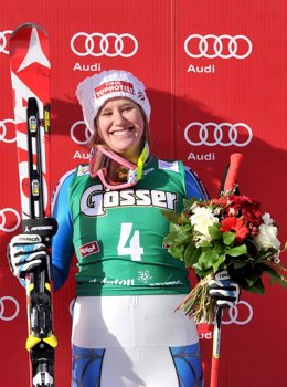 Alice Mckennis tras su victoria en el descenso de Sankt Anton