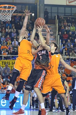 El Fuenlabrada cede en casa ante el UCAM Murcia