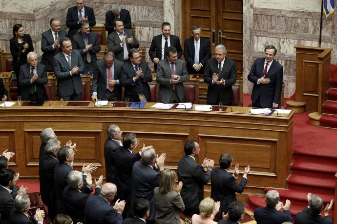 Antonis Samaras en el Parlamento griego
