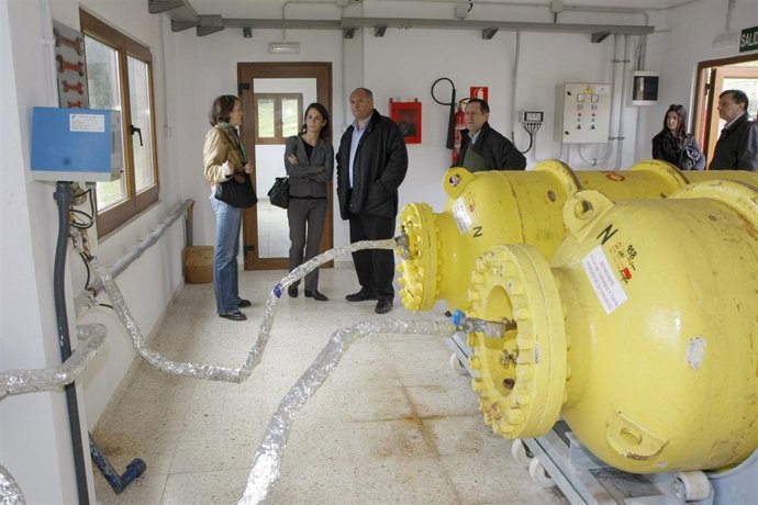 El consejero de Medio Ambiente visita la estación potabilizadora del Plan Asón