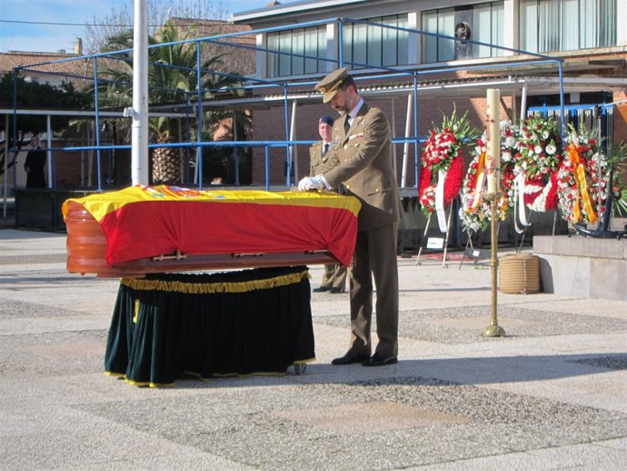 El Príncipe impone la condecoración