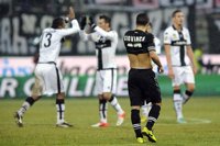 Nápoles y Lazio se arriman a la Juventus tras su tropiezo